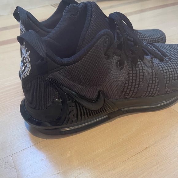 Nike Lebron Witness Vii Basketball Shoe - Picture 2 of 9